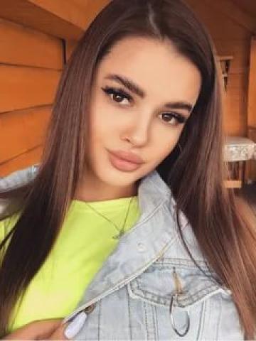 Николь Холм